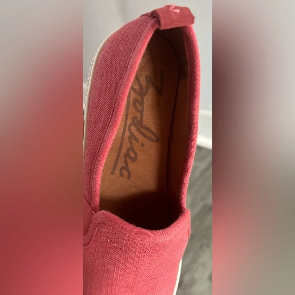 Zodiac Ciara Red Canvas Slip-On Sneakers Women’s 7.5M Casual Everyday Comfort